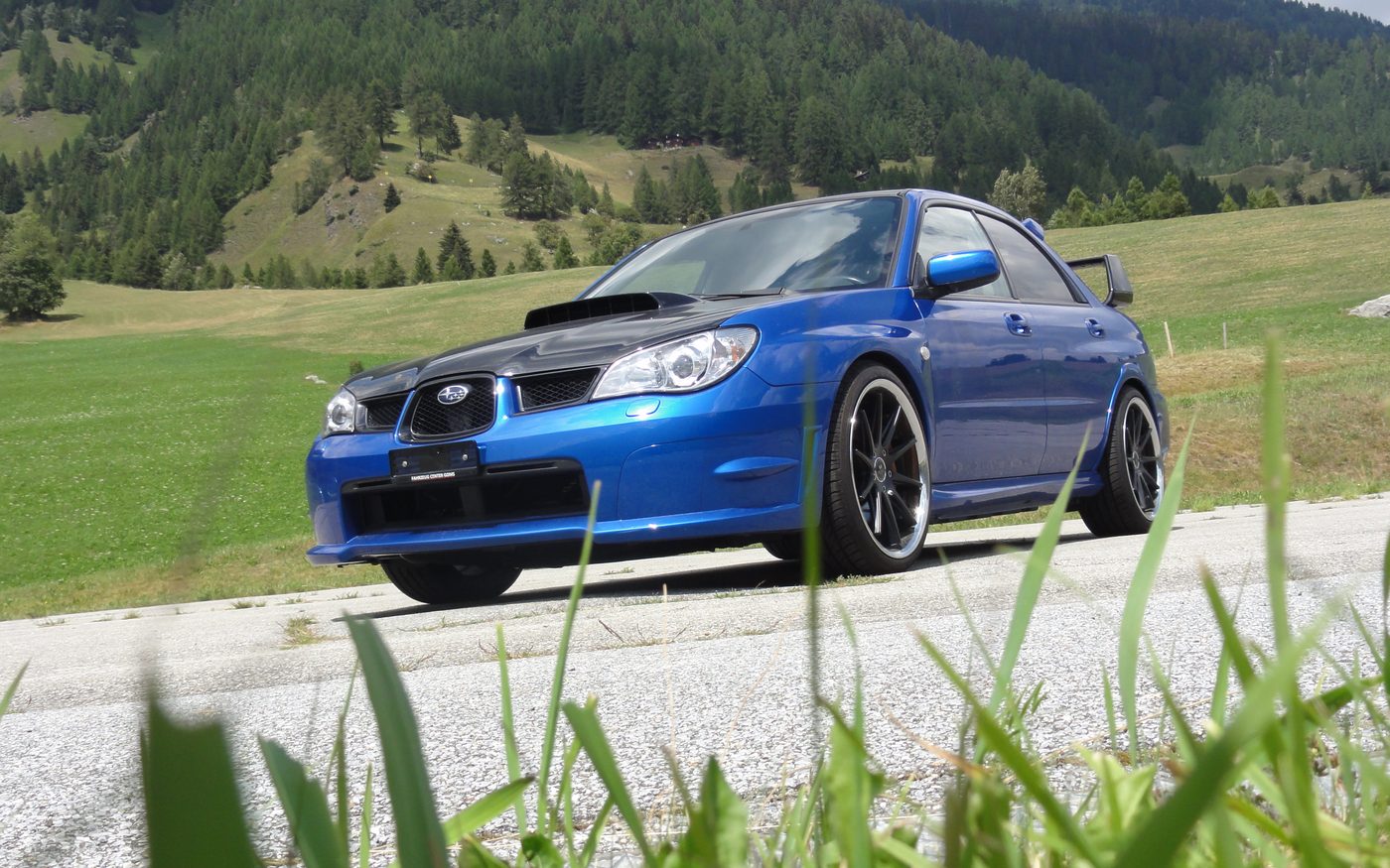 Subaru Impreza WRX, blau, auf der Talstrasse