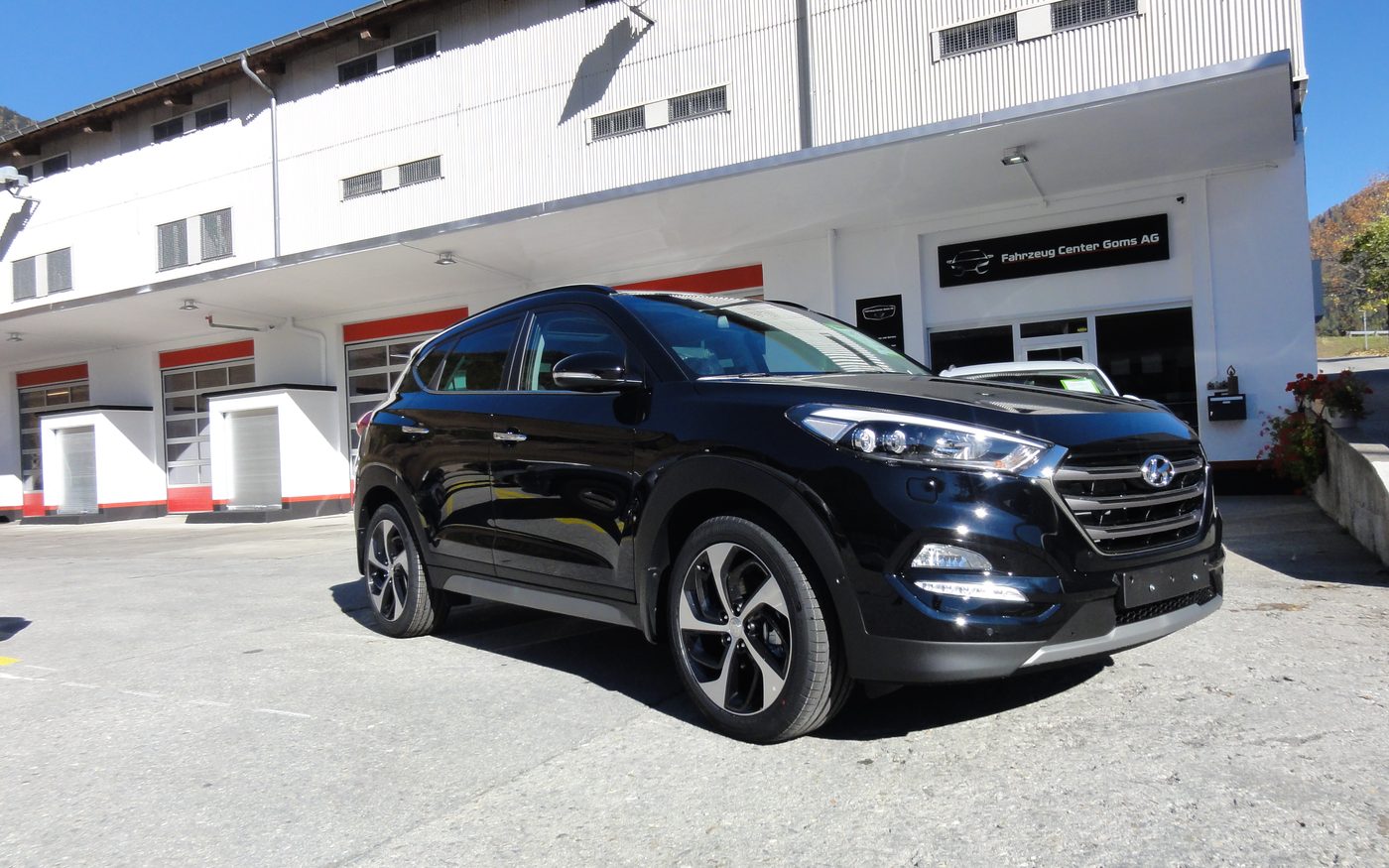 Hyundai Tucson vor dem Betrieb in Gluringen